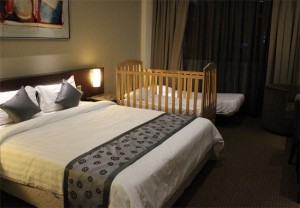 otel odalarında Bebek yatağı